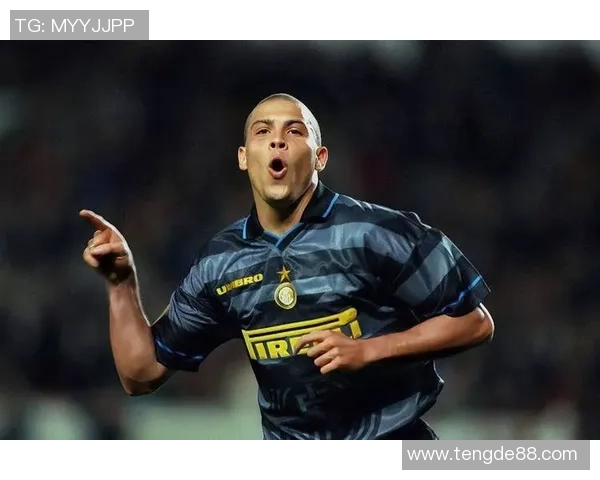 近二十年足球场上的十位传奇球星风采回顾与成就解析